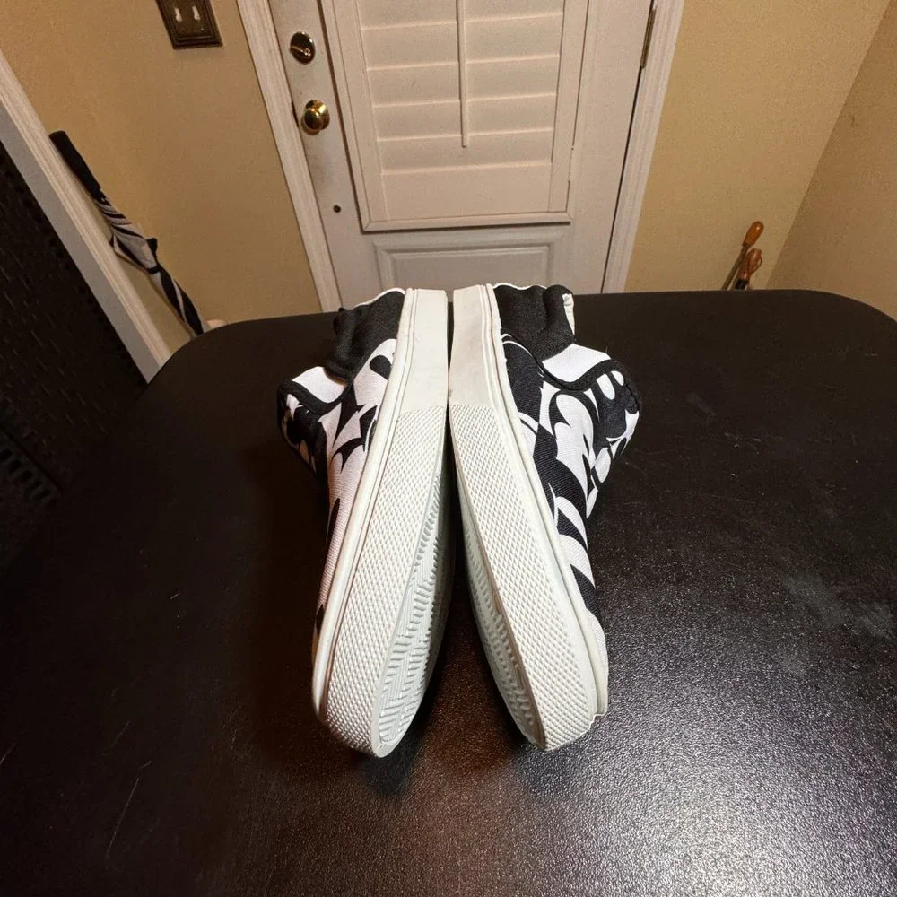Disney Mickey Mouse size 7 black and white slipon
